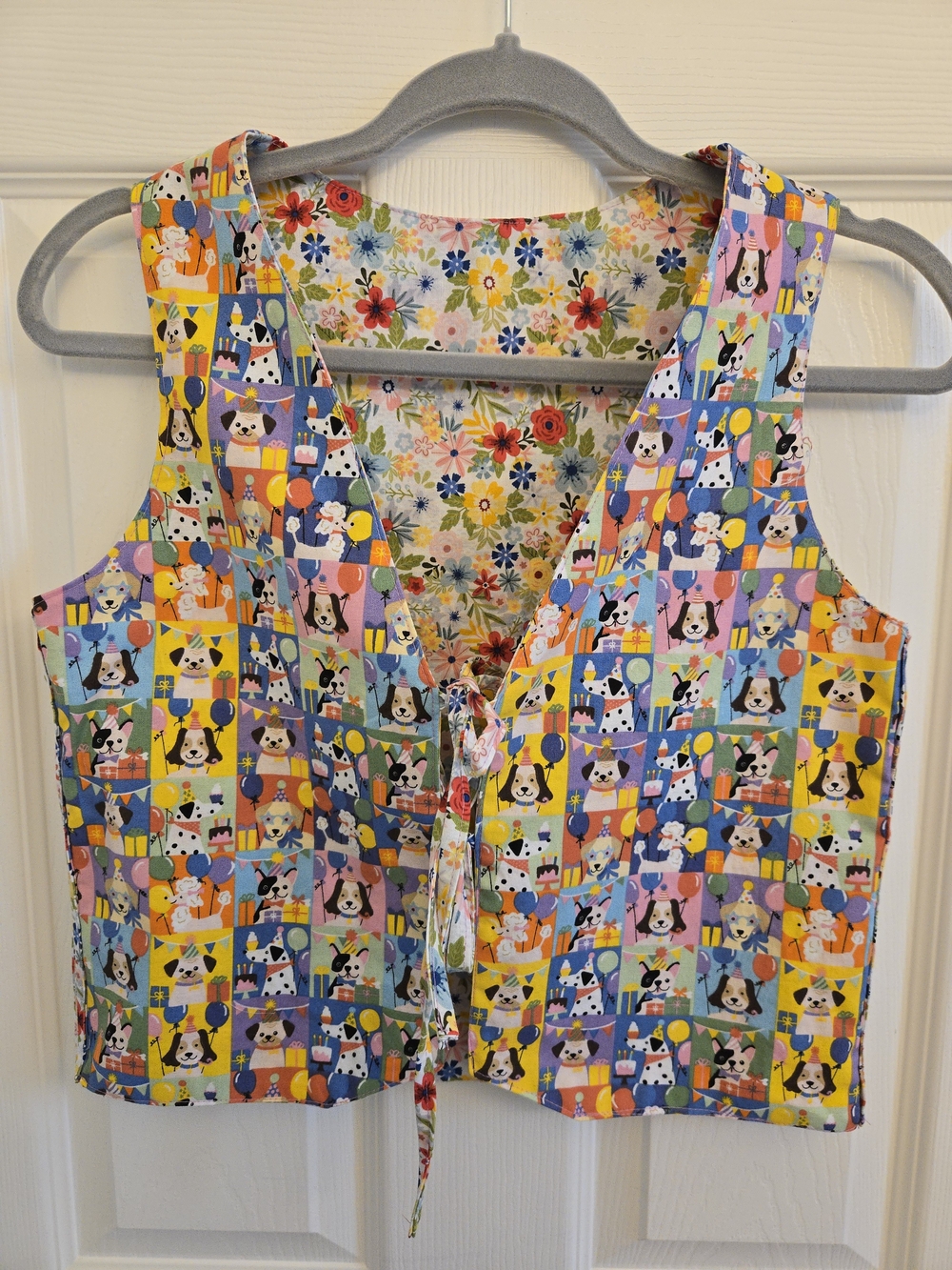 Puppy Themed Women's Tie Front Tank Top Cropped Vest - Dogs, Party, Floral Sz. S